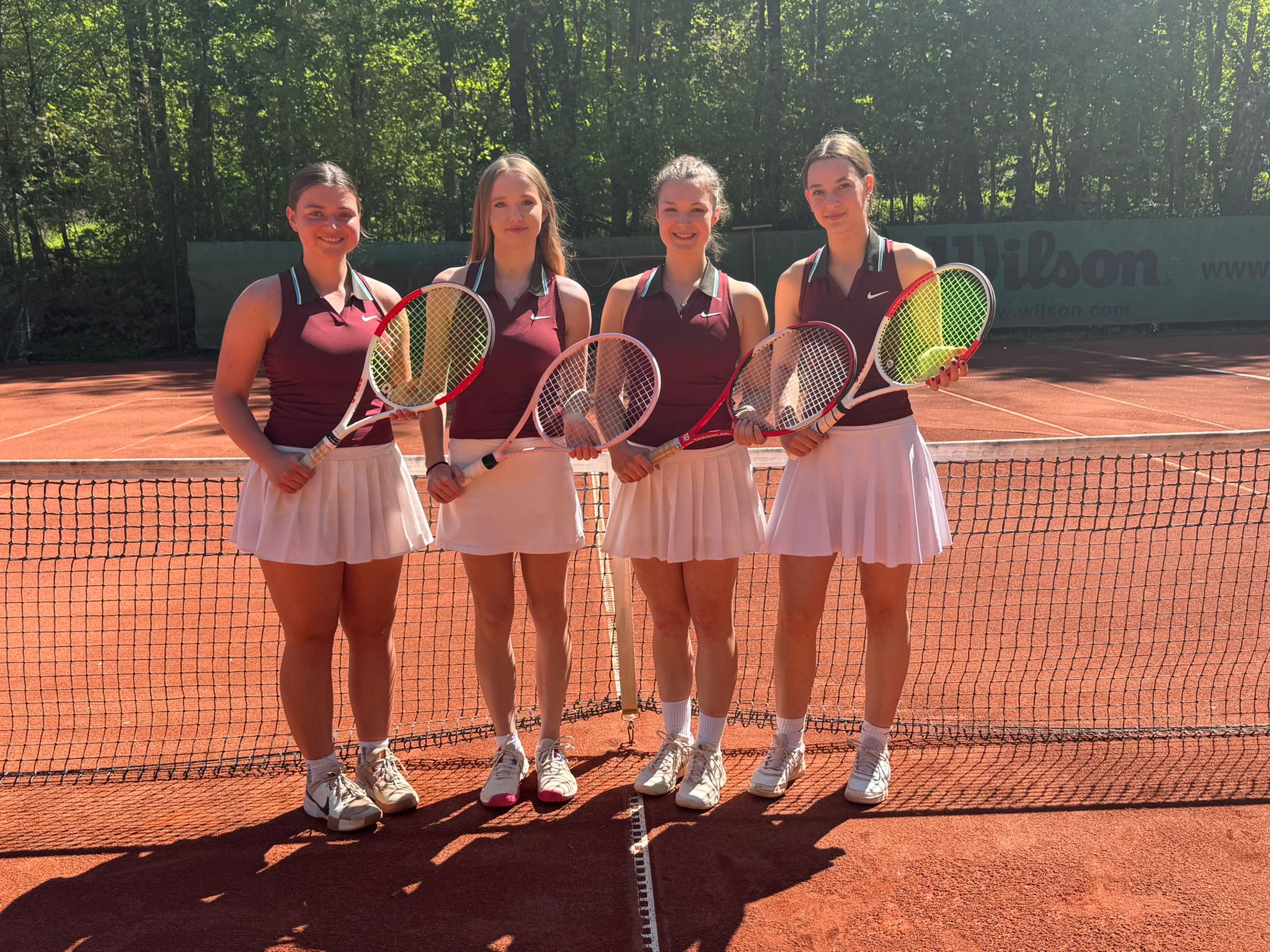 Mehr über den Artikel erfahren Erfolgreiche Sommersaison der Halberstädter Tennismannschaften